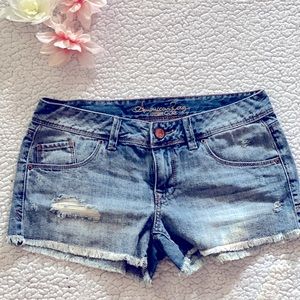 Jean short American Rag, size 5, color blue.